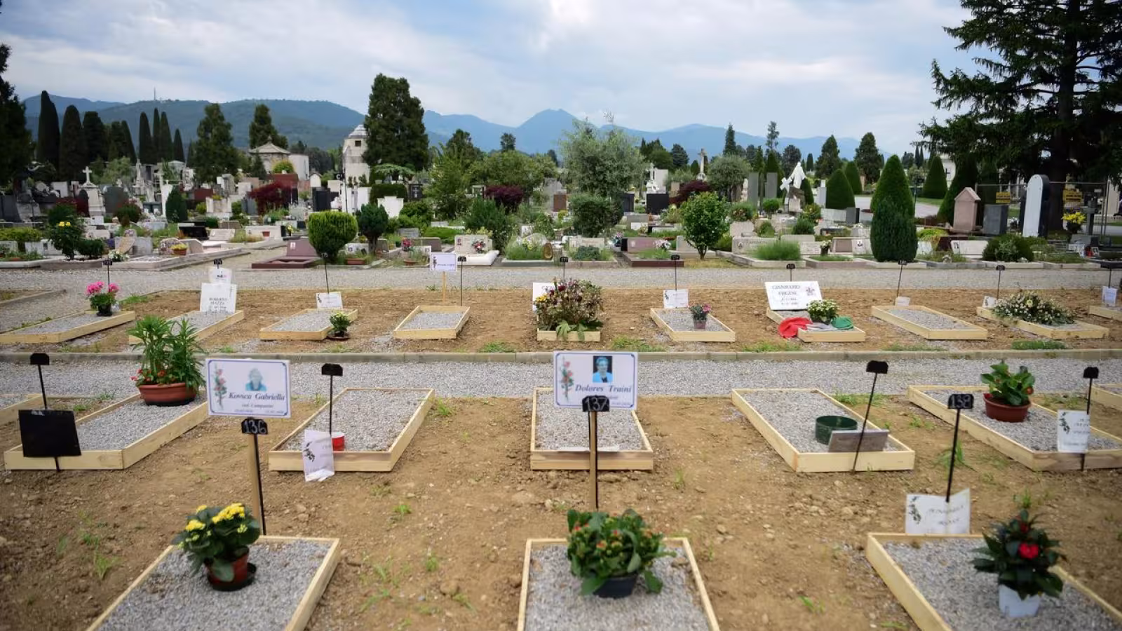 Covid-19 : L’Italie compte ses décès et ses erreurs avec 100 000 morts