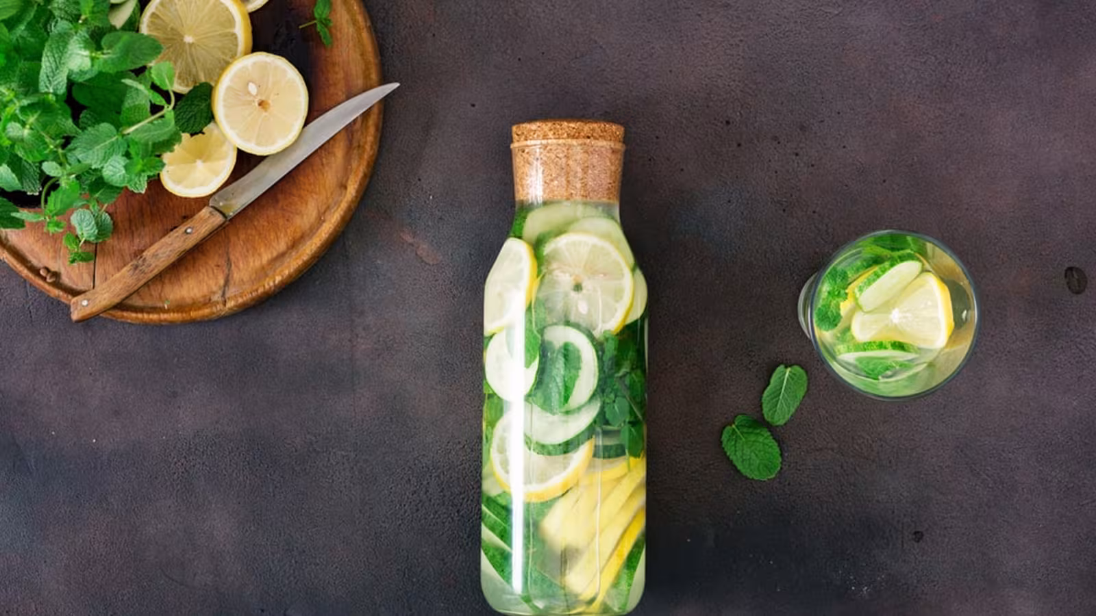 Voici pourquoi vous devriez boire de l’eau citronnée tous les jours