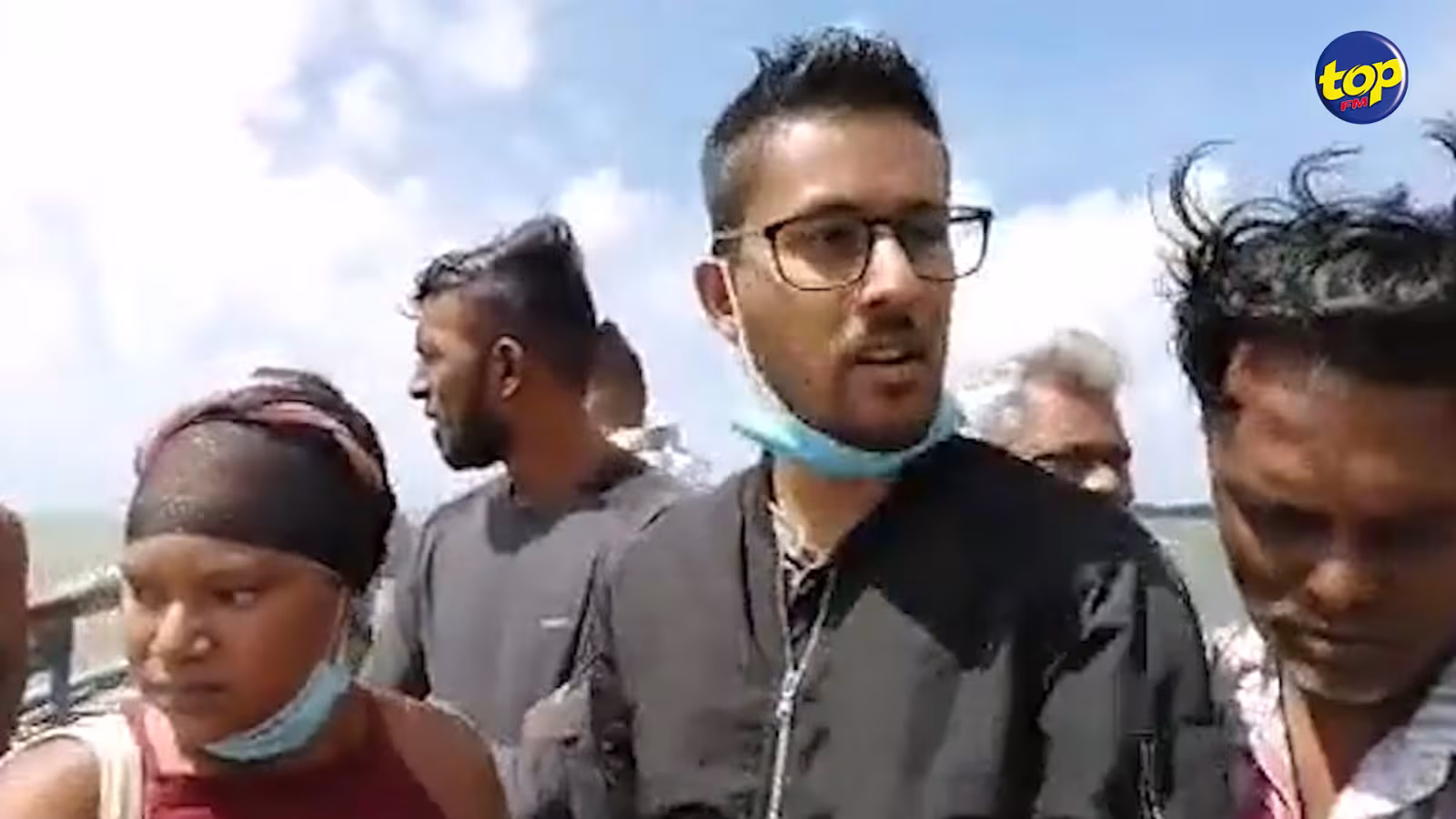 Les proches des deux disparus en colère