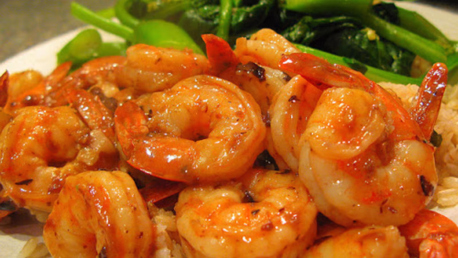Recette : Crevettes sauce piquante au wok