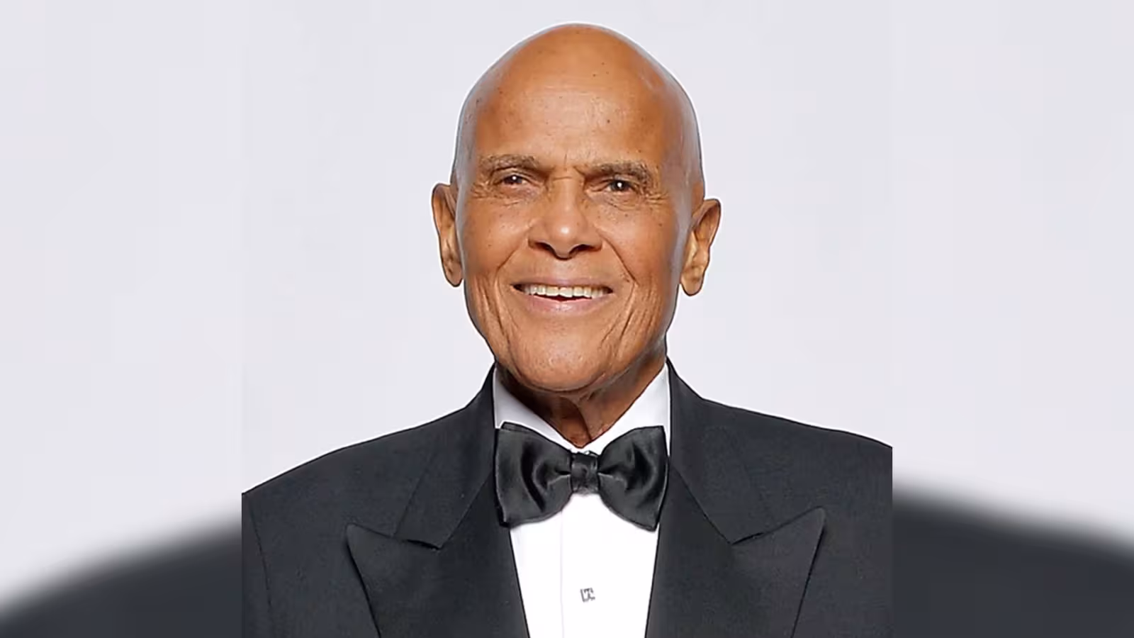 Décès du chanteur engagé Harry Belafonte : une voix douce mais puissante pour les droits civiques s’est tue à jamais