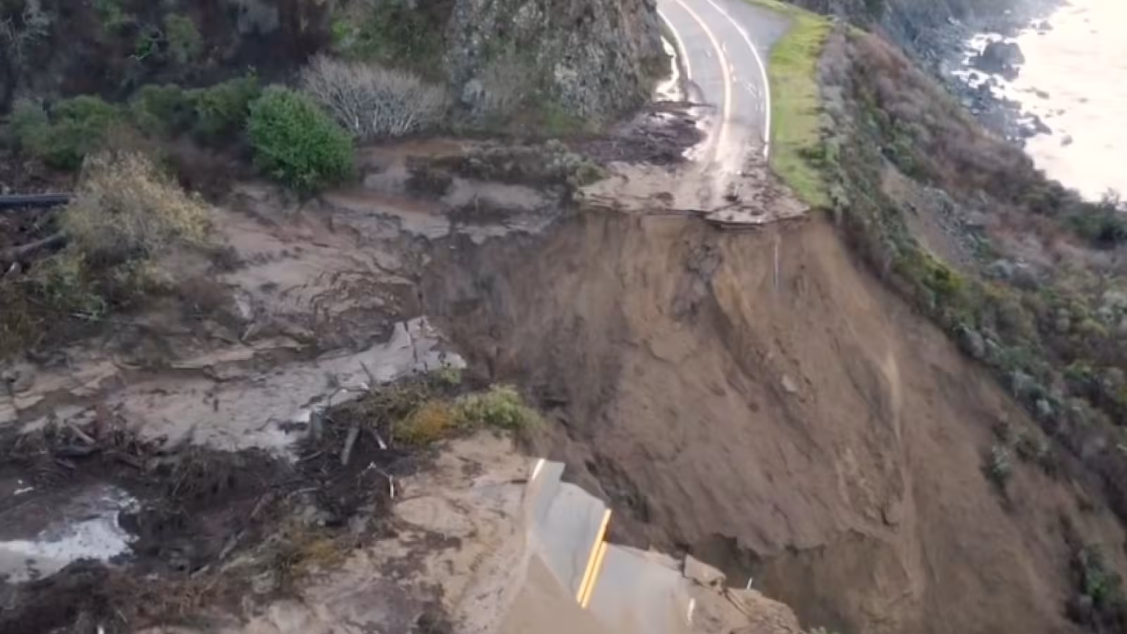 En Californie, un tronçon de la mythique Highway 1 précipité dans le Pacifique