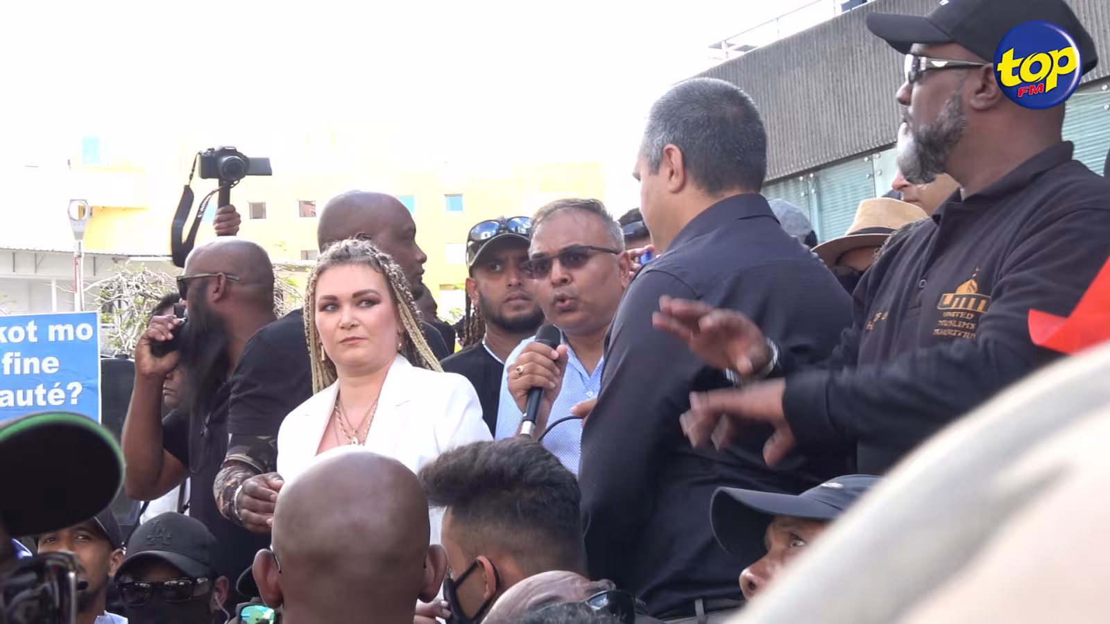 « Une foule monstre, du jamais vu auparavant, le peuple a décidé qu’il a du pouvoir », se réjouit Sanjeev Teeluckdharry