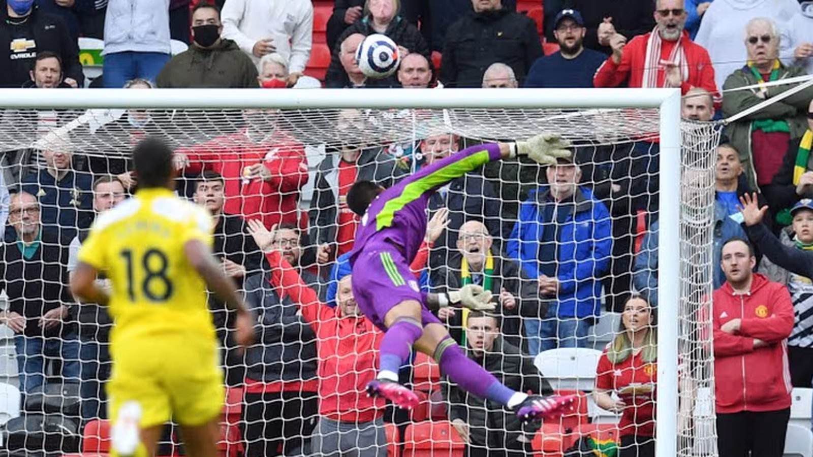 37e journée de Premier League : Manchester United accroché malgré Cavani