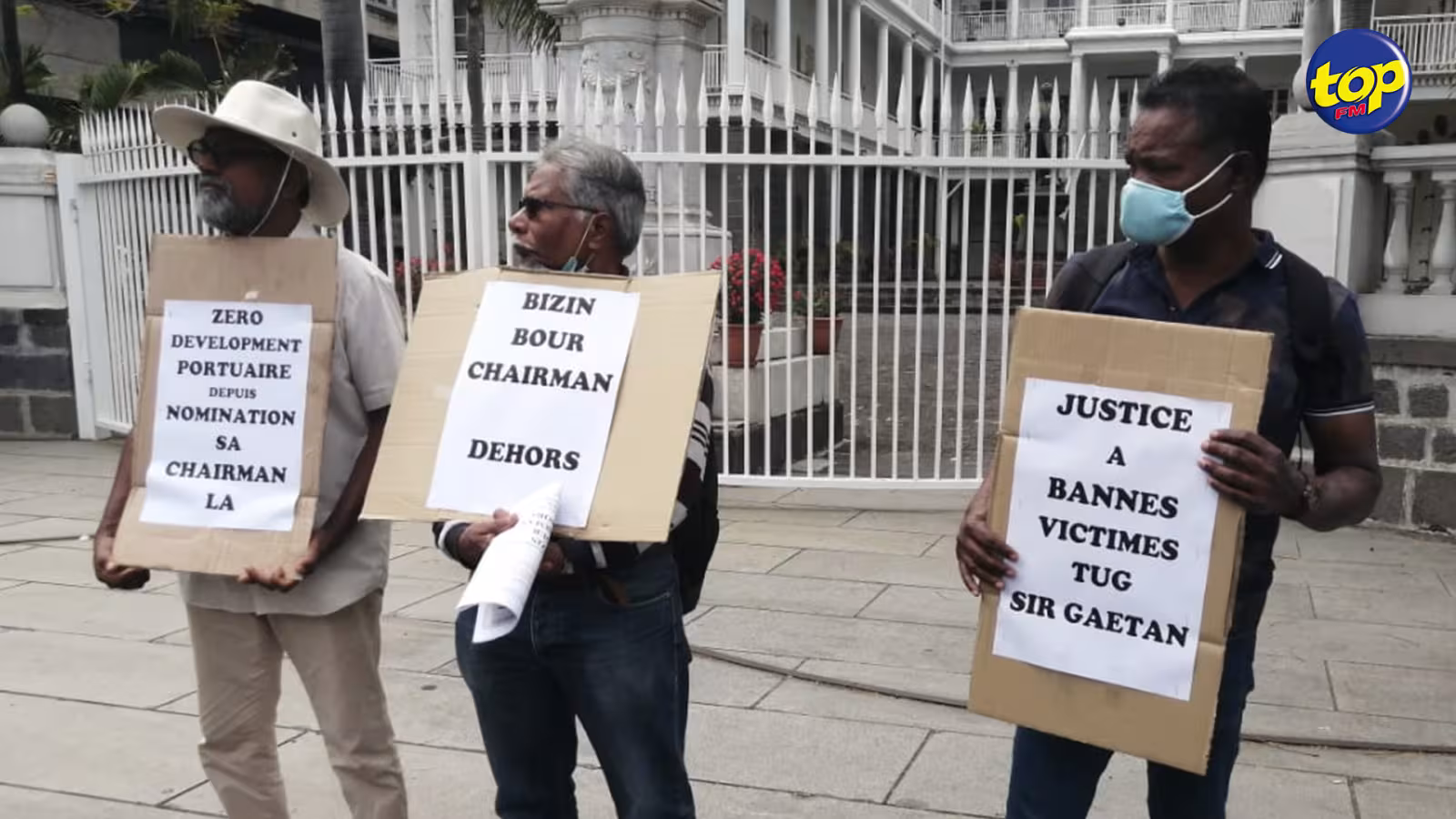 Manifestation de la Maritime Transport and Port Employees Union devant le parlement : Ces employés demandent au gouvernement de révoquer immédiatement  Ramalingum Maistry, chairman de la MPA, dénonçant sa mauvaise gestion
