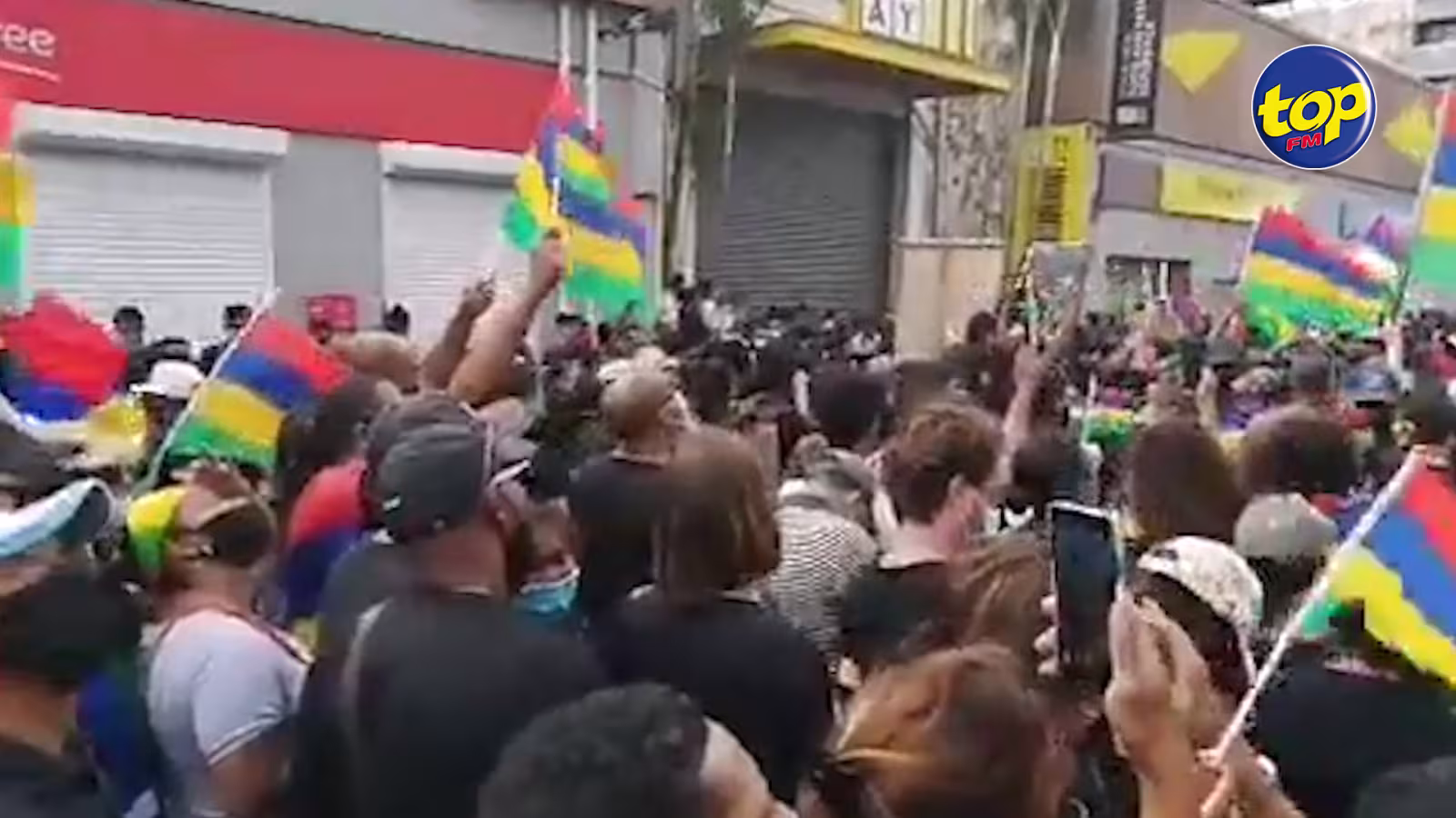 Encore une manifestation pour réclamer la démission du Speaker : « Get the Phokeer out of here ! », fustige l’activiste Ivann Bibi