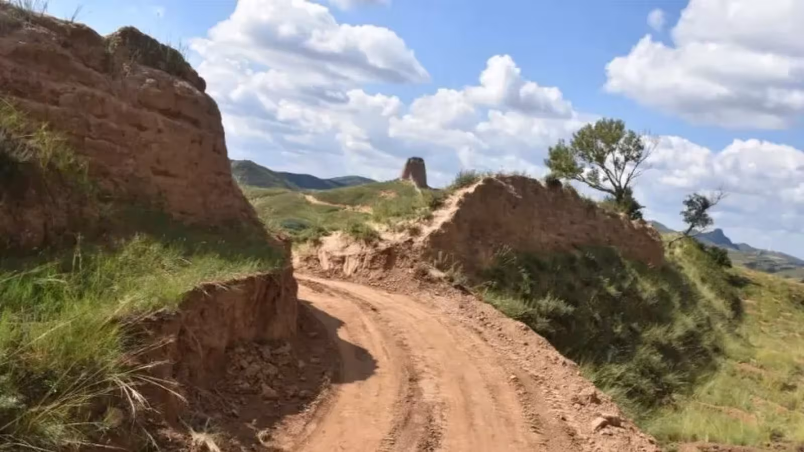 La Grande Muraille de Chine endommagée par les travailleurs à la recherche d’un raccourci !