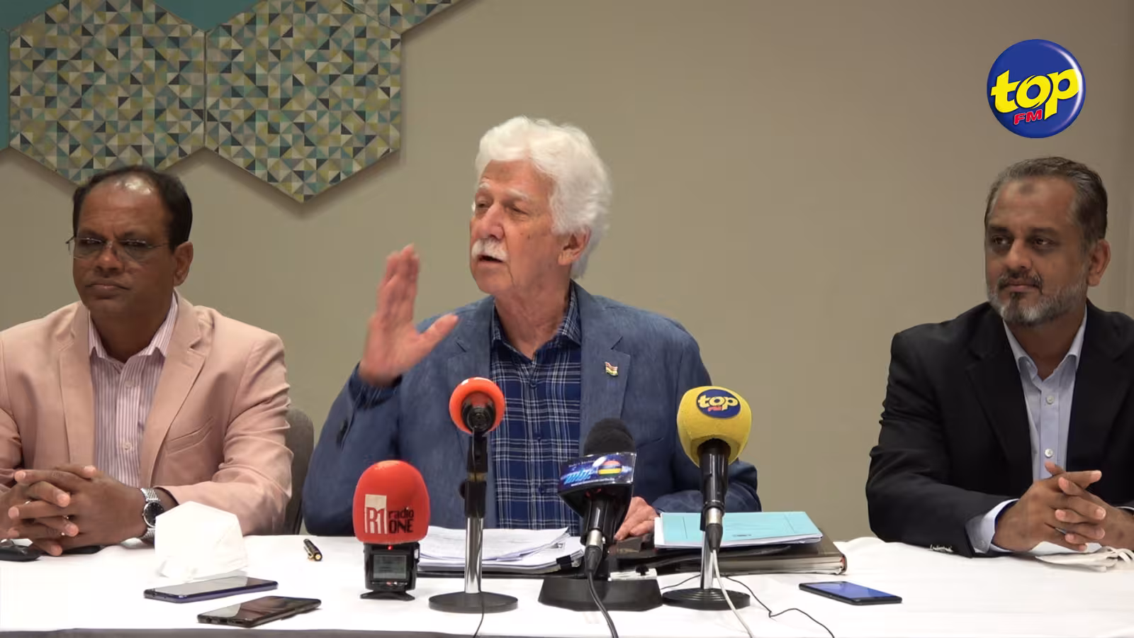 Échouage du Wakashio : Paul Bérenger parle de « lenteur criminelle » des autorités et qualifie  Pravind Jugnauth et deux de ses ministres d’incompétents