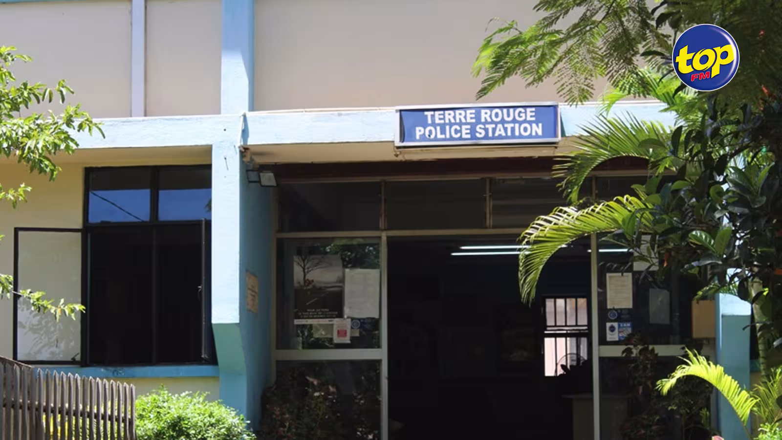 À Terre-Rouge : Des policiers malmenés lors d’une descente