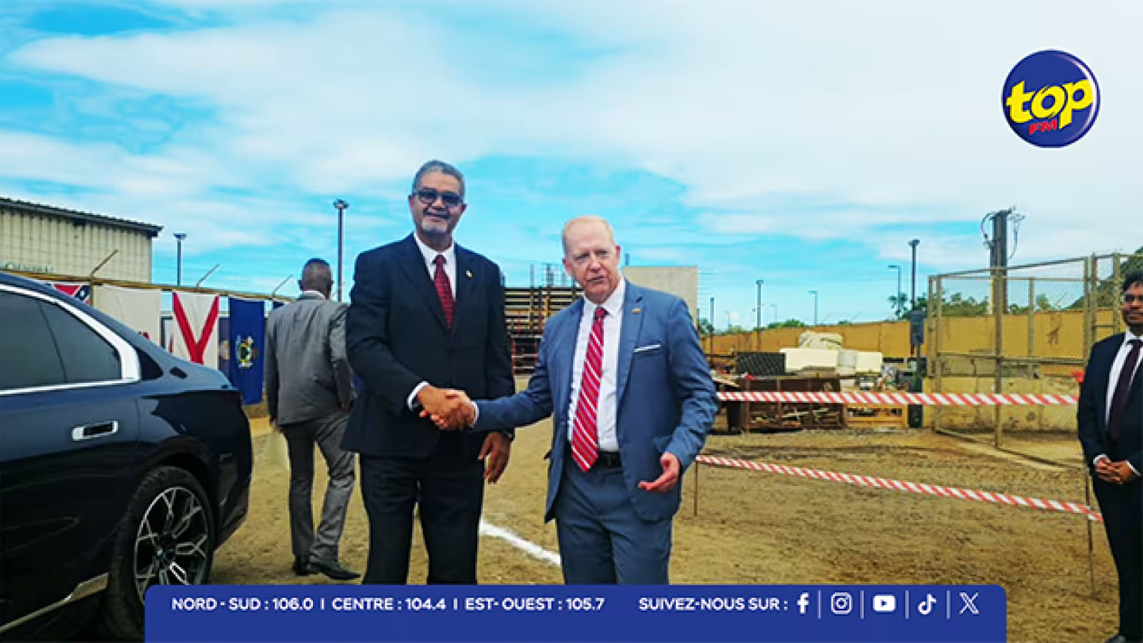 Topping-Out Ceremony du nouveau bâtiment de l’Ambassade américaine à Bagatelle 