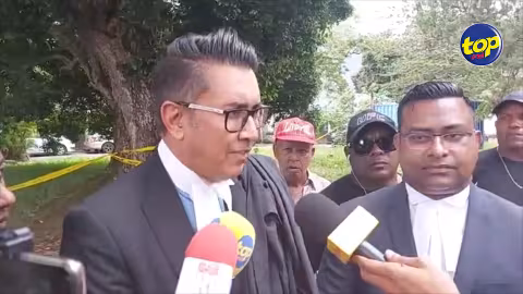 Aux abords de la cour de Moka : « Celui qui a informé la police qu’il y avait de la drogue chez Bruneau Laurette doit être celui qui a planté la drogue chez lui », allègue Shakeel Mohamed