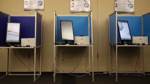 États-Unis : Des machines à voter auraient effacé 2,7 millions de votes Trump pour les attribuer à Biden