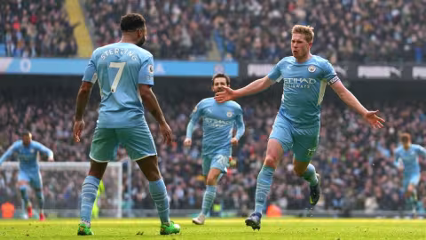 Foot: Manchester City s’envole en tête de la Premier League