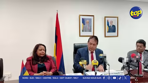 Chauffe-eau à gaz : Michael Sik Yuen annonce une nouvelle réglementation, six mois pour s’y conformer Le ministre Michael Sik Yuen annonce qu’à partir de six mois, tous les chauffe-eau à gaz devront être équipés de détecteurs de monoxyde de carbone, après