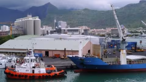 Fuite d’huile dans le port au Quai D : « Le déversement a été contenu et une enquête initiée », affirme la MPA