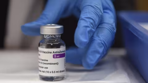 La Haute autorité de santé recommande le vaccin AstraZeneca seulement aux plus de 55 ans