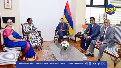 Quatre nouveaux ambassadeurs mauriciens récemment nommés rencontrent le ministre Ritesh Ramful 