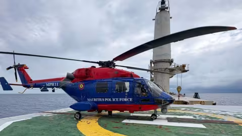 Évacuation médicale héliportée : deux marins blessés secourus au large de Port-Louis