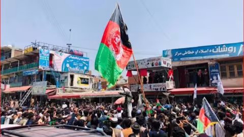 Ça recommence : Des talibans tirent sur des manifestants et frappent des journalistes à coups de bâton