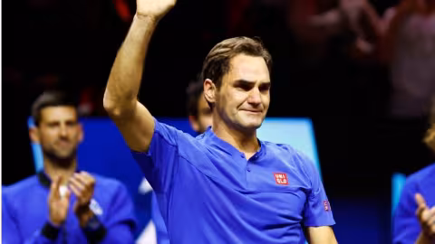 Roger Federer pleure après son dernier match de tennis professionnel hier