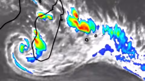 Les nuages de Freddy couvrent Maurice
