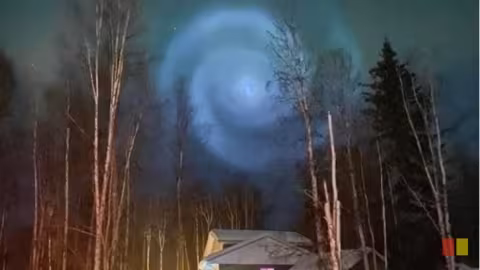 Une gigantesque spirale blanche apparaît en Alaska