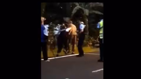 Interpellation musclée à la Réunion : le coup de pied d’un gendarme fait scandale