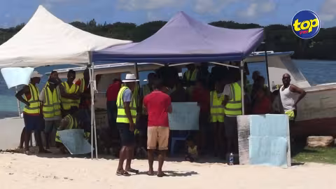 Mobilisation  devant le tribunal de  Mahebourg hier : interpellation de deux plaisanciers par une vingtaine de policiers à leur domicile, ce matin