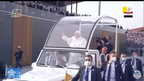Messe de Pâques, le pape condamne les conflits qui menacent la paix dans le monde