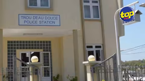 À la Plage de Trou d’Eau Douce :  une touriste victime de gestes obscènes, un enseignant, âgé de 43 ans, arrêté
