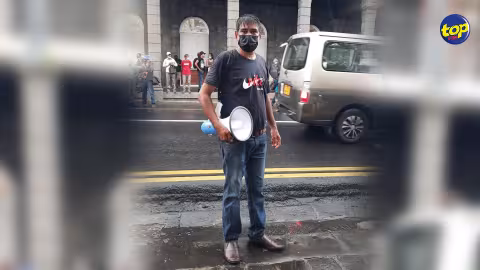 Manifestation contre l’IBA Amendement Bill : ’10 policiers ont débarqué chez moi pour m’interpeller, je n’ai pas d’argent pour m’acquitter de la caution’, confie Raouf Khodabacus