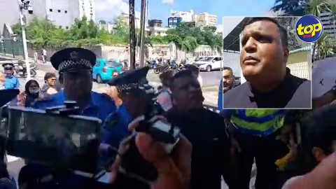 Incident devant l’entrée de la cour suprême ce matin: « To pa gagnE drwa fer deklarasion devan Lakour Siprem ! » lance Parvez Rustom à Bruneau Laurette