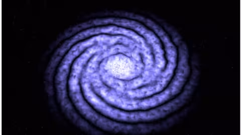Une mystérieuse spirale bleue apparaît dans le ciel d’Hawaï