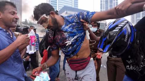 La violence continue au Sri Lanka  – un député tué, maisons d’autres députés incendiées