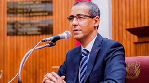 CNT : « La compagnie a besoin de chauffeurs compétents, je travaille avec le ministre du Travail pour recruter des travailleurs étrangers, » a déclaré le ministre des Transports, Osman Mahomed.