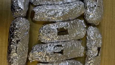 Dans un entrepôt à Baie du Tombeau : Près de 12 kilos de cannabis , estimé à  Rs 13,8 millions  saisi dans un conteneur 