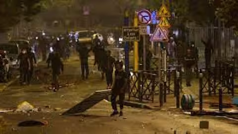Mineur tué par un tir policier à Nanterre : nouvelle nuit de violences dans plusieurs villes