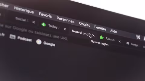 Google pense qu’en affichant seulement le nom de domaine à la place d’URL complète d’une page, Chrome pourrait protéger les internautes contre certaines formes de piratage.