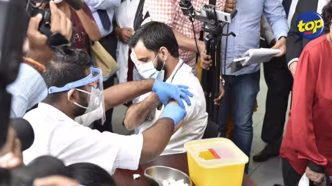 Vaccin anti-Covid : le Dr Sajad Hussain Geelani devient le premier Mauricien à être vacciné
