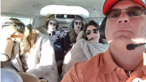 Après avoir vaincu un cancer rare, un pilote texan tente de guerir des malades