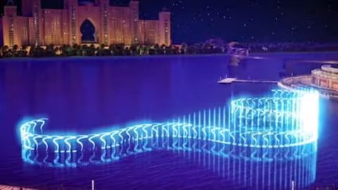 A Dubaï, la “Palm Fountain”, la plus large fontaine au monde, entre dans le Guinness des records