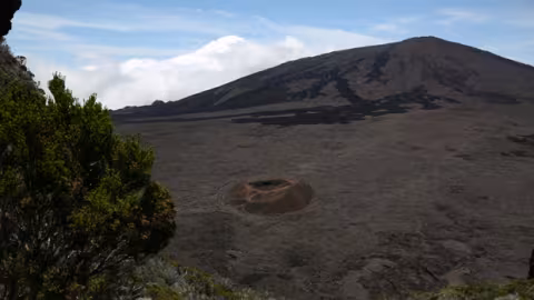 Dans la région, Piton de la Fournaise : 44 séismes enregistrés ce dimanche