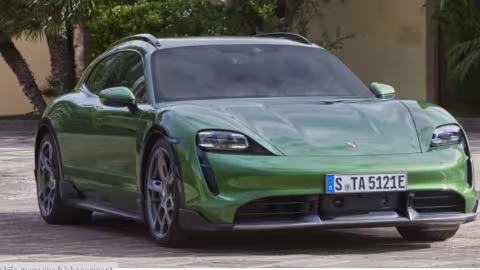 Des centaines de voitures de luxe Porsche, Bentley etc. en flammes en plein Atlantique