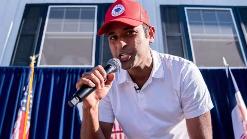 Etats Unis : Vivek Ramaswamy, le candidat aux primaires républicaines qui rappe du Eminem en meeting