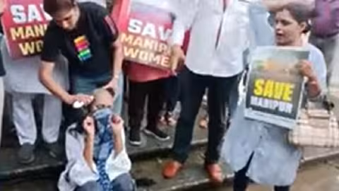 Une femme se rase la tête à Goa pour protester contre le viol collectif de 2 femmes à Manipur