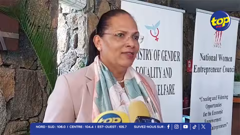À L’Aventure du Sucre: la Première Dame des Seychelles salue les femmes entrepreneures mauriciennes…« Je suis émerveillée par le processus de transformation de la canne à sucre », souligne Véronique Herminie