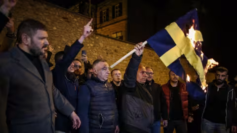 Des musulmans turcs protestent contre l’incendie du Coran en Suède