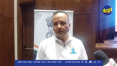 Yoga : « Une discipline gratuite et accessible à tous », souligne le Haut-Commissaire de l’Inde Anurag Srivastava